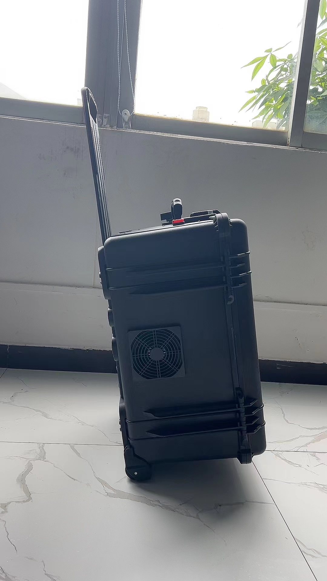 石拐手拉箱型移动通信干扰器